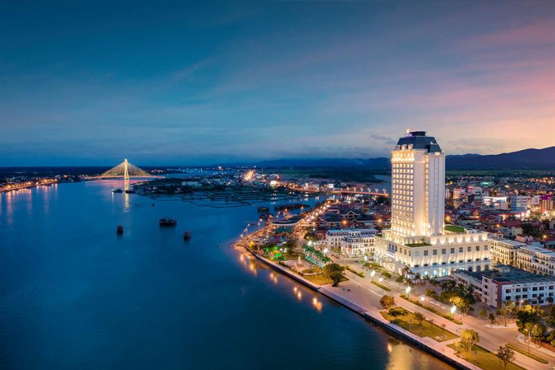 Hình ảnh vệ tinh nhìn từ trên cao về tỉnh Bình Định, cho thấy sự kết hợp giữa địa hình ven biển và đồi núi, minh họa vị trí Bình Định thuộc miền nào và đặc điểm địa lý.