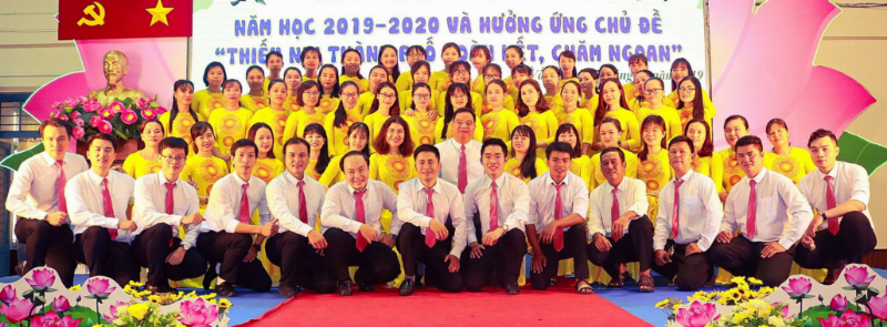 Học sinh Trường Tiểu học Lê Đức Thọ đọc sách trong thư viện trường