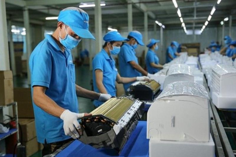 Hình ảnh minh họa công nhân đang làm việc trong nhà máy tại khu công nghiệp Yên Phong