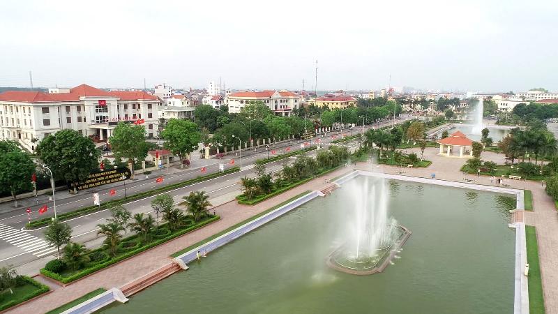 Hình ảnh một công trường đang xây dựng nhà máy hoặc công trình hạ tầng mới trong khu công nghiệp Yên Phong