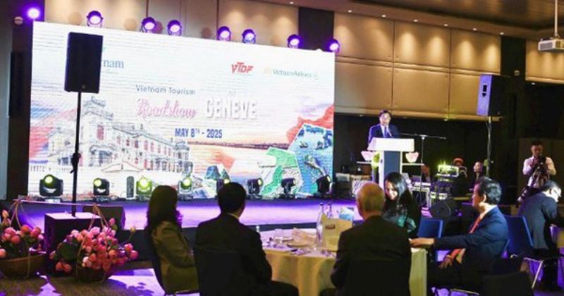 Cảnh đẹp các điểm du lịch có yếu tố nước nổi bật tại Việt Nam hoặc khu vực, phù hợp với người mệnh Thuỷ