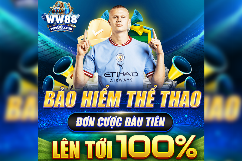 Hai người đang bắt tay nhau sau khi hoàn tất giao dịch mua bán tủ lạnh cũ giá 1 triệu đồng, có tiền mặt và chiếc tủ lạnh ở gần đó