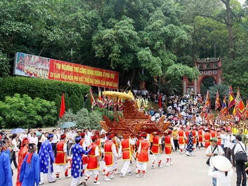 Hinh anh cac nhac cu truyen thong nhu sao, dan tranh trong boi canh yen binh, lien quan den nhac thien tinh tam de ngu