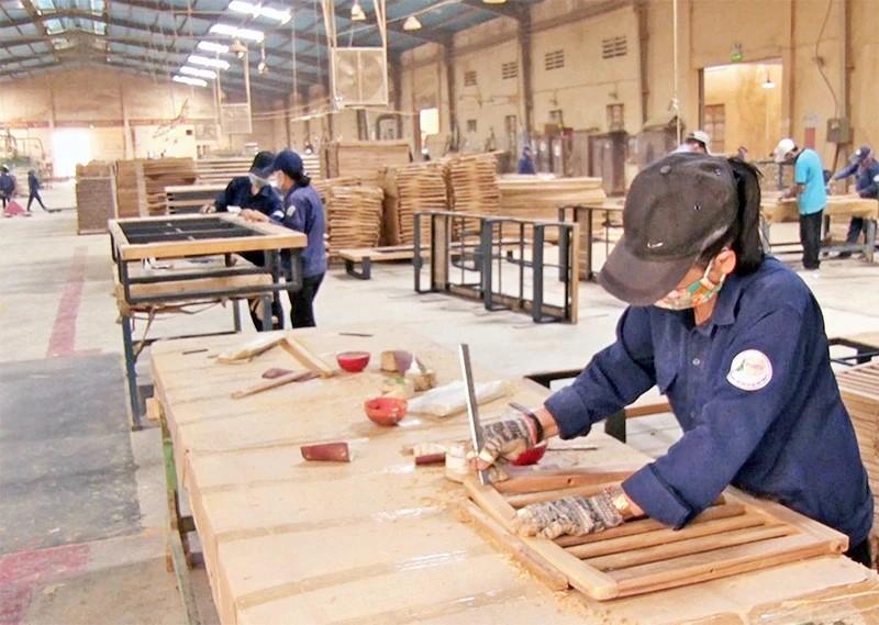 Tìm việc làm Quy Nhơn: Quang cảnh một khu công nghiệp hoặc nhà máy, thể hiện cơ hội trong lĩnh vực công nghiệp chế biến