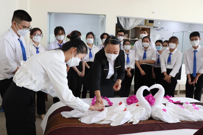 Tìm Việc Làm Quy Nhơn: Cơ Hội Phát Triển Sự Nghiệp Tại Thành Phố Biển Xinh Đẹp, Hướng Dẫn Từ A-Z, Bí Quyết Tìm Việc Hiệu Quả, Thị Trường Lao Động Tiềm Năng