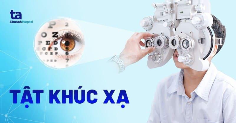 Hình ảnh bác sĩ đang tư vấn cho bệnh nhân về các phương pháp mổ cận thị trên màn hình máy tính hoặc bảng minh họa