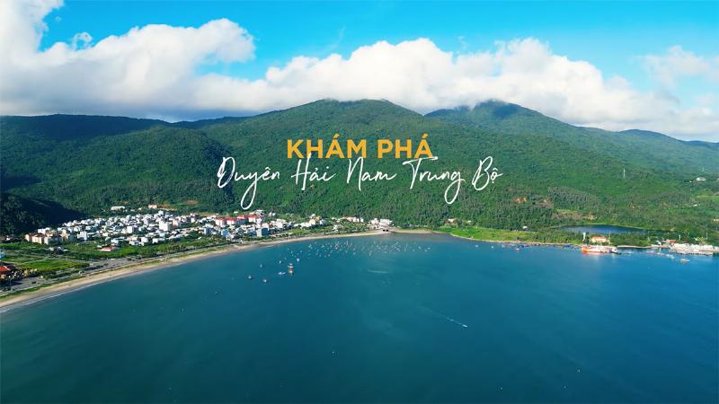 Khung cảnh bãi biển tuyệt đẹp tại vùng Duyên hải Nam Trung Bộ với cát trắng và biển xanh