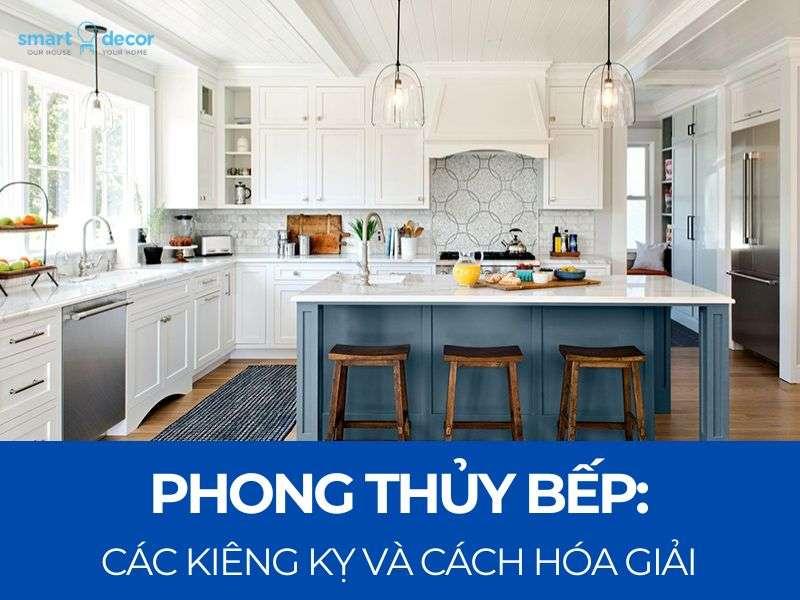 Hình ảnh một không gian bếp hiện đại, sạch sẽ và ấm cúng, có thể có sự xuất hiện của các vật phẩm phong thủy nhỏ hoặc màu sắc hài hòa, thể hiện sự cân bằng và dung hòa năng lượng