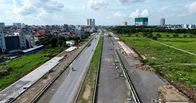 Hình ảnh một tuyến đường lớn, hiện đại tại Hoài Đức, có thể là Đại lộ Thăng Long hoặc Quốc lộ 32 đoạn qua Hoài Đức