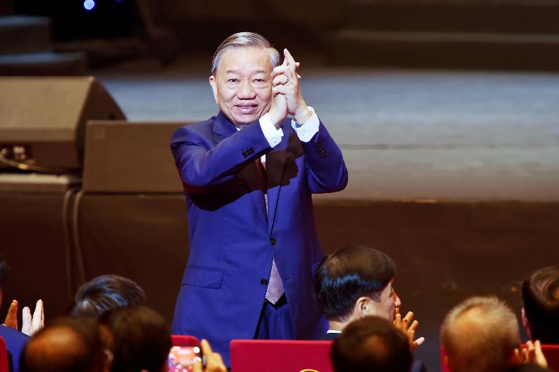 Lời khuyên thực tế, khoa học cho người phạm Thái Tuế năm 2024, tập trung vào sự cẩn trọng, quản lý rủi ro, và sức khỏe tinh thần