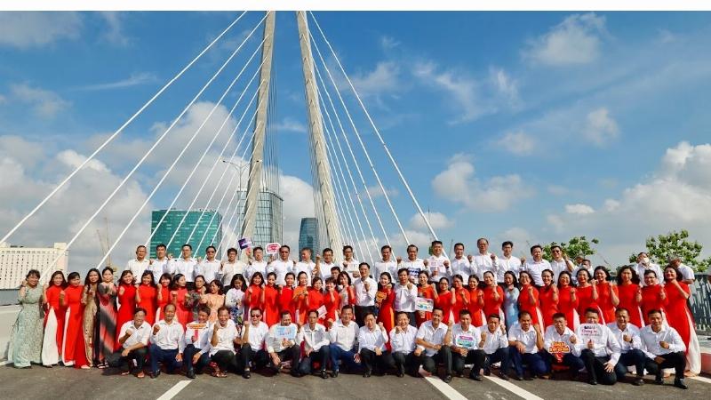 Biển báo nhắc nhở hành khách cẩn thận tư trang tại khu vực đông người trong bến xe An Sương