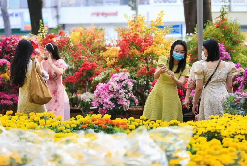 Màu sắc độc đáo của Nhà thờ Tân Định được thể hiện sống động trong các bức ảnh