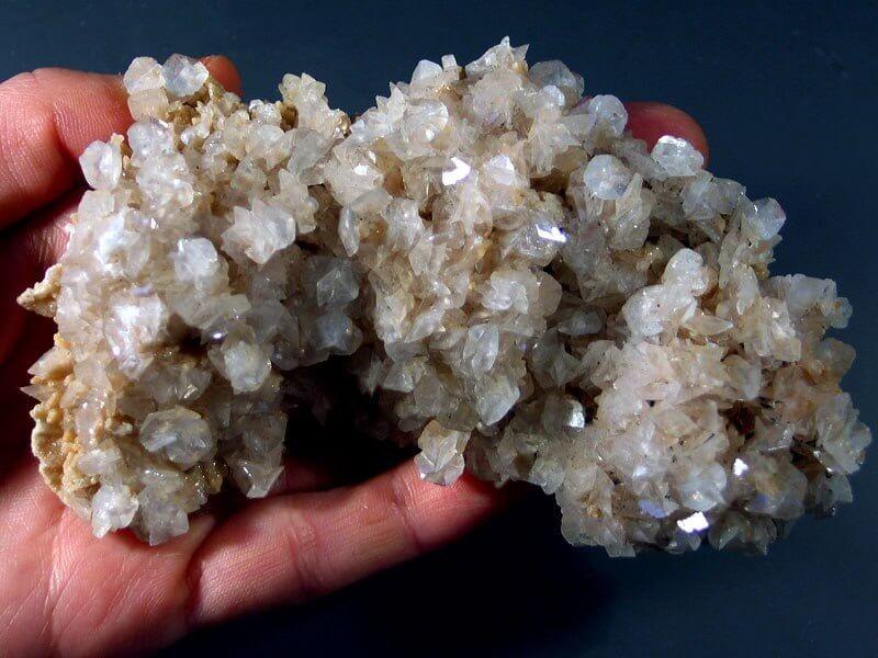 Hình ảnh các mẫu khoáng vật chứa kim loại kiềm thổ phổ biến như Canxit, Dolomit, Magnezit
