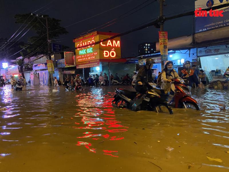 Một trường học nhỏ tại một bản làng miền núi Nghệ An, minh họa thách thức trong giáo dục ở vùng địa bàn rộng lớn của tỉnh có diện tích lớn nhất Việt Nam